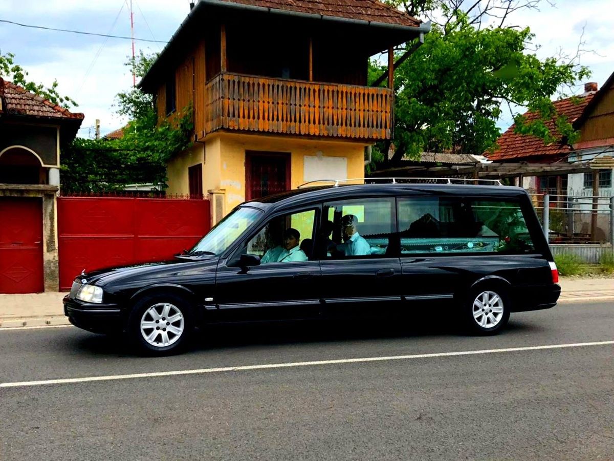 Autospeciala funerară model clasic